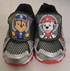Paw Patrol Light Up Sneakers Size 6t.